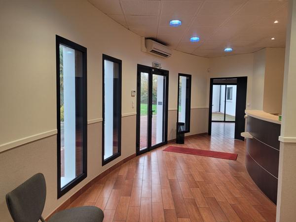 A VENDRE - Local d'activité / bureaux / entrepôt 759 m² - Nantes Sud / Haute-Goulaine ? Parking ? Terrain 4000 m²