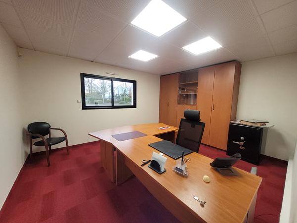 A VENDRE - Local d'activité / bureaux / entrepôt 759 m² - Nantes Sud / Haute-Goulaine ? Parking ? Terrain 4000 m²