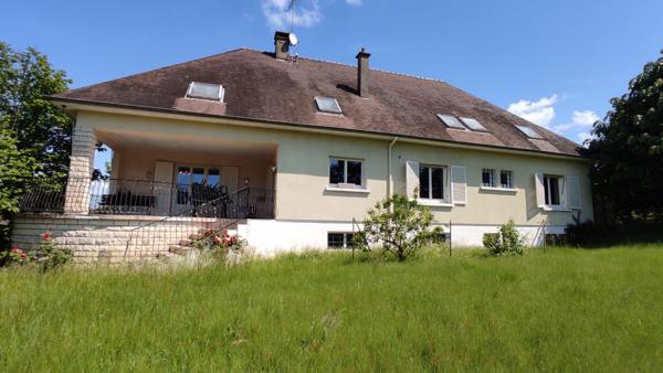CHATELLERAULT  SUD- VILLA 7 CHAMBRES - BORD RIVIERE