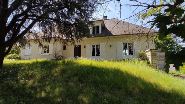 CHATELLERAULT  SUD- VILLA 7 CHAMBRES - BORD RIVIERE