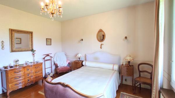 CHATELLERAULT  SUD- VILLA 7 CHAMBRES - BORD RIVIERE
