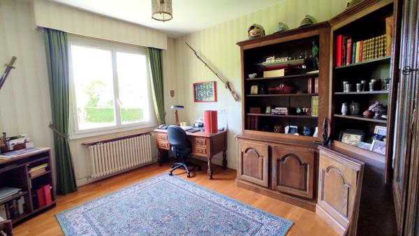 CHATELLERAULT  SUD- VILLA 7 CHAMBRES - BORD RIVIERE