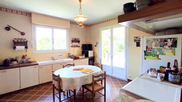CHATELLERAULT  SUD- VILLA 7 CHAMBRES - BORD RIVIERE