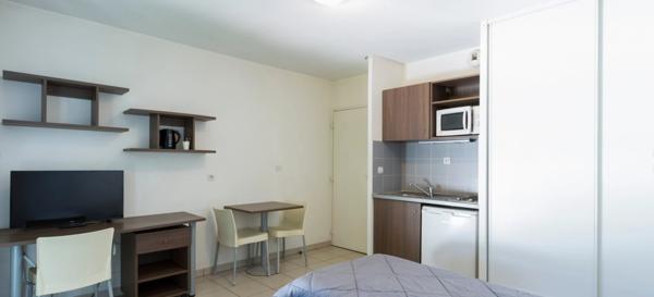 Toulon (83), proche campus universitaire, centre-ville et plages, idéal investisseur, T1 en résidence étudiante.