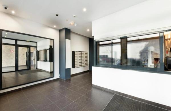 Toulon (83), proche campus universitaire, centre-ville et plages, idéal investisseur, T1 en résidence étudiante.