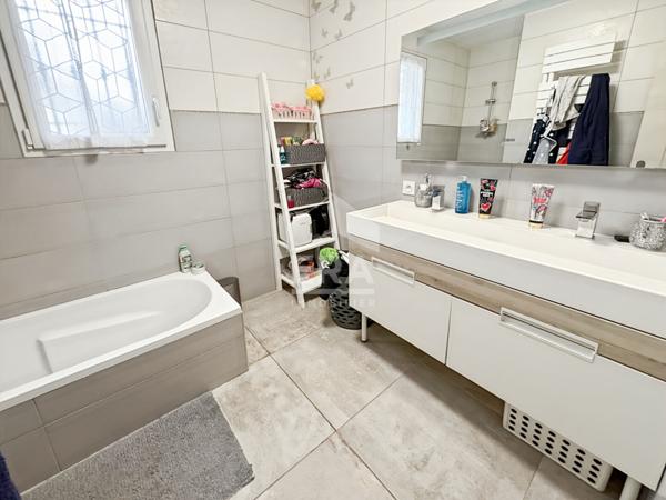 Les Pennes Mirabeau - maison T5 de 126m2 sur une parcelle de 400m2 avec piscine