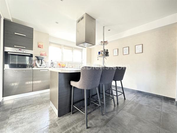 APPARTEMENT, 3 CHAMBRES, GARAGE INDIVIDUEL, CAVE