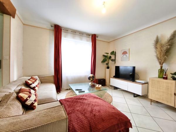 À VENDRE – Charmante maison familiale avec grand jardin bien exposé 243 000 € H.A.I.*