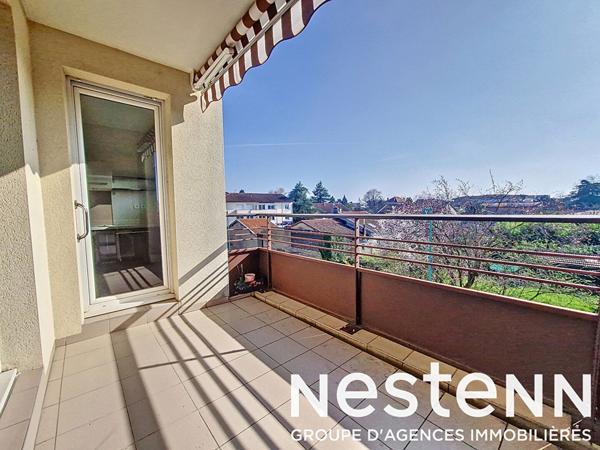 CHASSIEU HYPER CENTRE, au calme - Grand Appartement 3 pièces de 80 m² avec balcon et garage