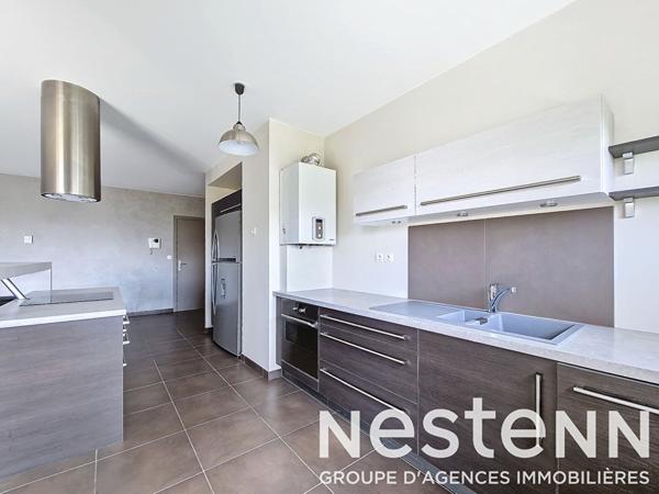 CHASSIEU HYPER CENTRE, au calme - Grand Appartement 3 pièces de 80 m² avec balcon et garage