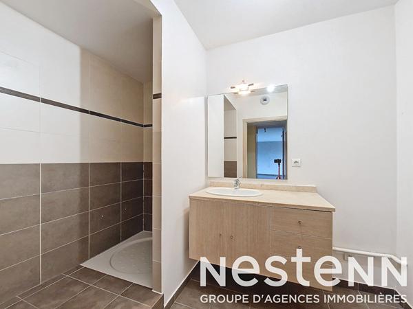 CHASSIEU HYPER CENTRE, au calme - Grand Appartement 3 pièces de 80 m² avec balcon et garage