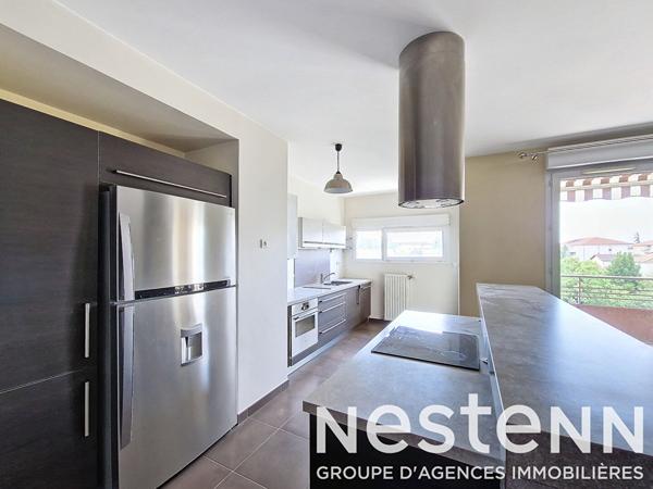 CHASSIEU HYPER CENTRE, au calme - Grand Appartement 3 pièces de 80 m² avec balcon et garage