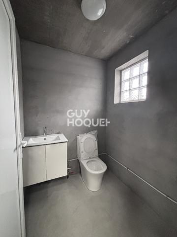 LOCAL / ENTREPÔT NEUF à louer 147 m² avec extérieur