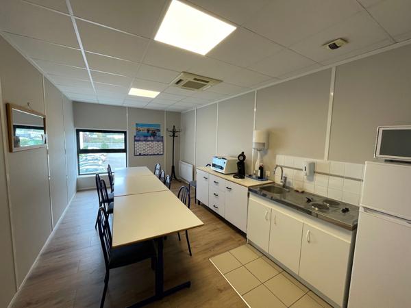 A LOUER BUREAUX DE 428 M2 - COMPIEGNE ZAC DE MERCIERES
