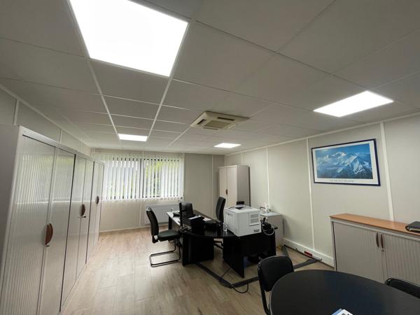 A LOUER BUREAUX DE 428 M2 - COMPIEGNE ZAC DE MERCIERES