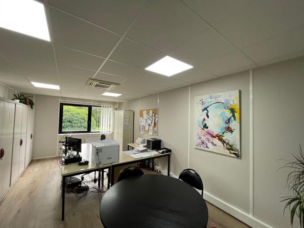 A LOUER BUREAUX DE 428 M2 - COMPIEGNE ZAC DE MERCIERES