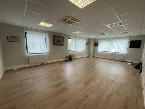 A LOUER BUREAUX DE 428 M2 - COMPIEGNE ZAC DE MERCIERES