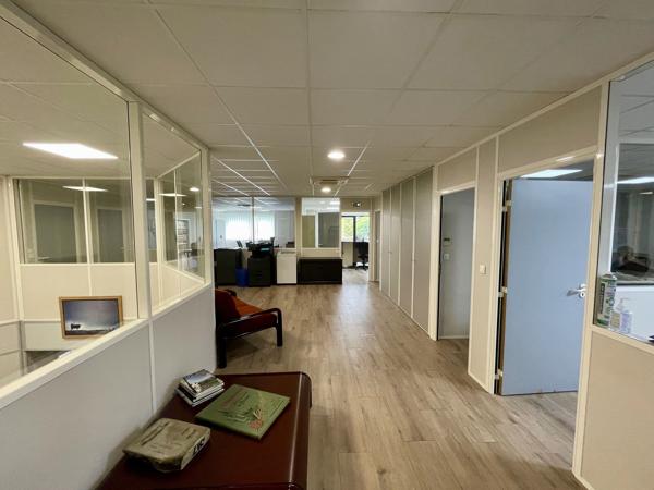 A LOUER BUREAUX DE 428 M2 - COMPIEGNE ZAC DE MERCIERES