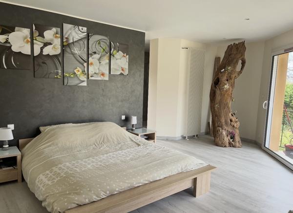 Maison style Villa avec piscine, entre ville et campagne, cadre privilégié en Dordogne Atur