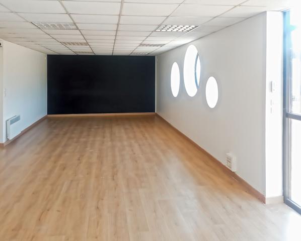 A PONT HABERT SALLERTAINE, A LOUER Local commercial 174 m²