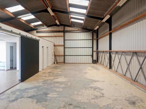 A PONT HABERT SALLERTAINE, A LOUER Local commercial 174 m²