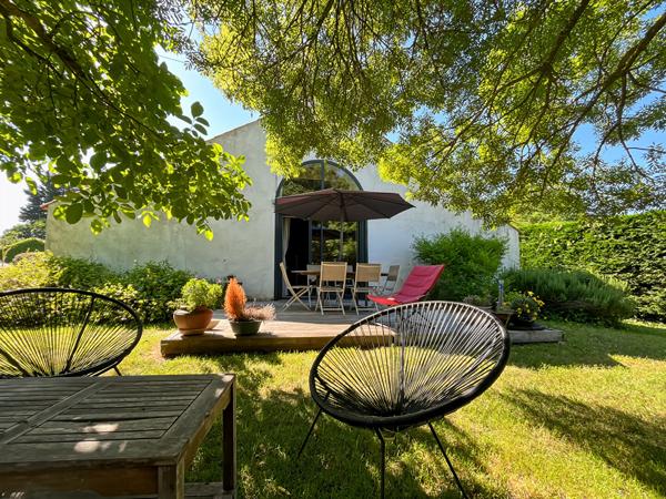 Propriété de caractère avec grange réhabilitée et dépendances sur plus de 3 400 m² à Challans