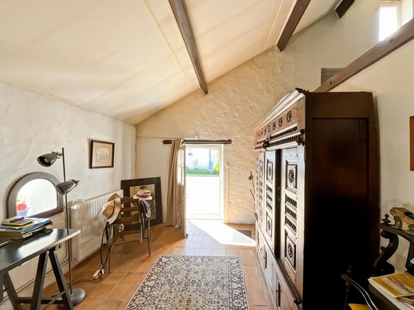 Propriété de caractère avec grange réhabilitée et dépendances sur plus de 3 400 m² à Challans