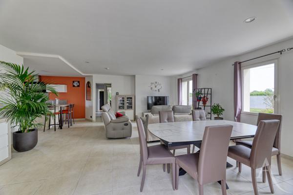 Maison plain-pied avec grand atelier et terrain arboré Les Essarts-en-Bocage