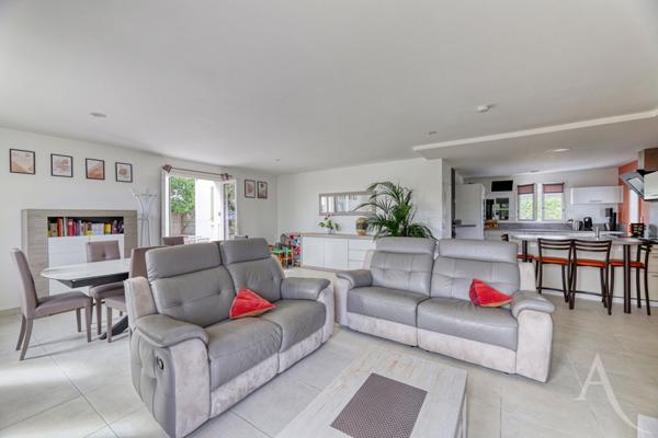 Maison plain-pied avec grand atelier et terrain arboré Les Essarts-en-Bocage