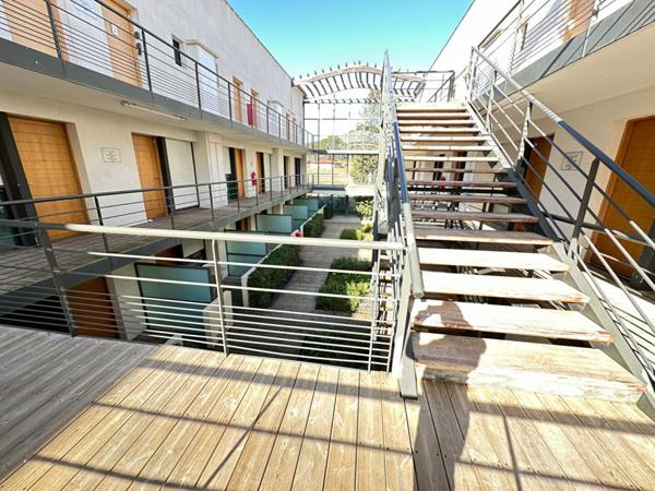 Studio de charme dans une résidence de vacances à Éguilles