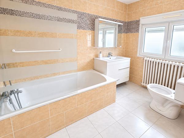 Maison Saint Pierre Montlimart 6 pièce(s) 93.10 m2