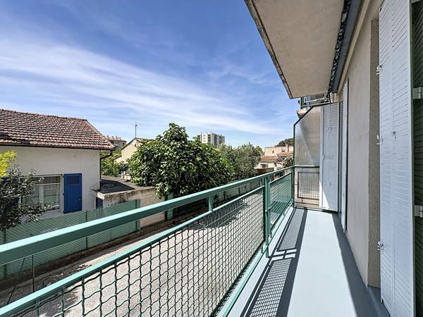 Appartement Avignon T3 de 64 m2, 2 balcons + cave