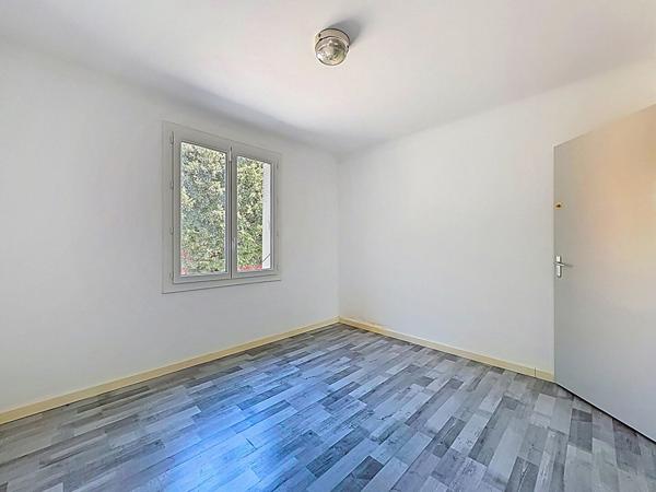 Appartement Avignon T3 de 64 m2, 2 balcons + cave