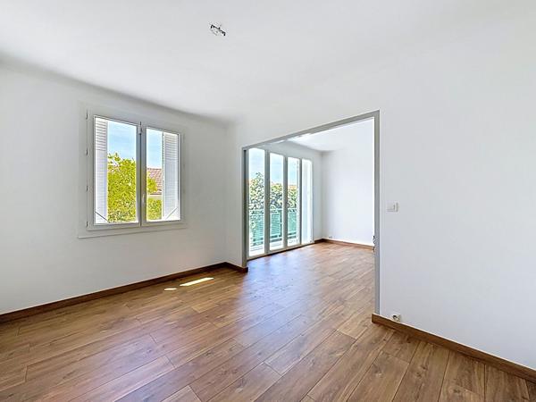Appartement Avignon T3 de 64 m2, 2 balcons + cave