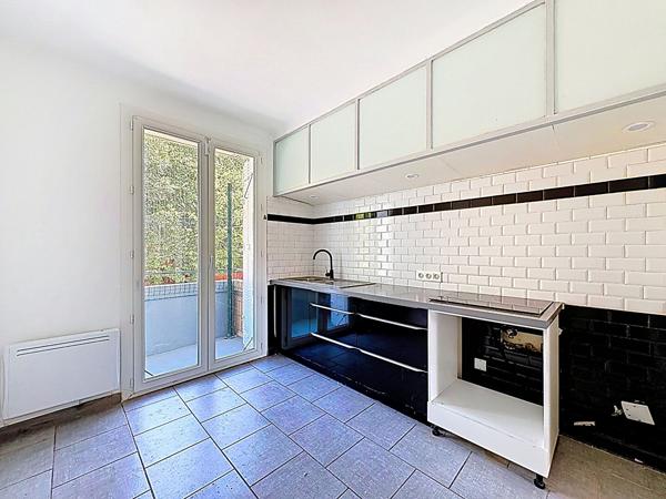 Appartement Avignon T3 de 64 m2, 2 balcons + cave