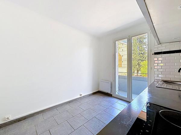 Appartement Avignon T3 de 64 m2, 2 balcons + cave