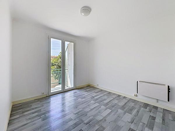 Appartement Avignon T3 de 64 m2, 2 balcons + cave