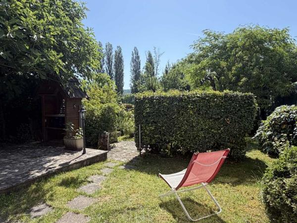 Maison ancienne - Montignac-lascaux Au coeur de Montignac, avec un très beau jardin intimiste, parfait pied-à-terre de 70 m² habitable.