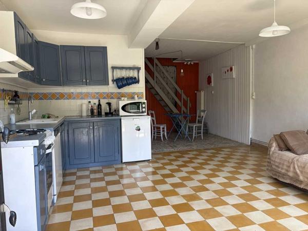 Maison ancienne - Montignac-lascaux Au coeur de Montignac, avec un très beau jardin intimiste, parfait pied-à-terre de 70 m² habitable.