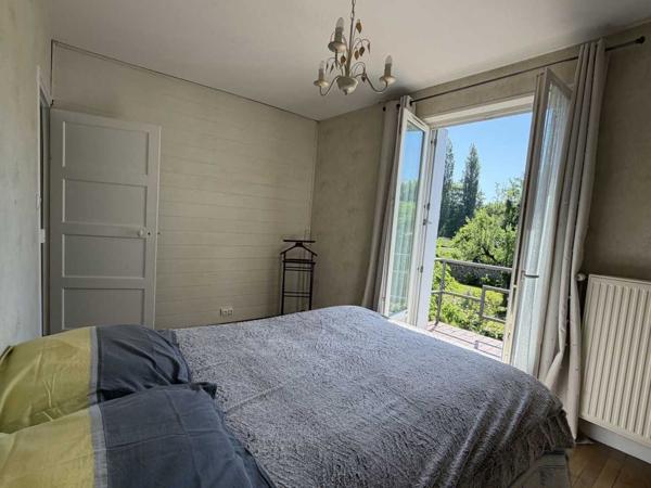 Maison ancienne - Montignac-lascaux Au coeur de Montignac, avec un très beau jardin intimiste, parfait pied-à-terre de 70 m² habitable.