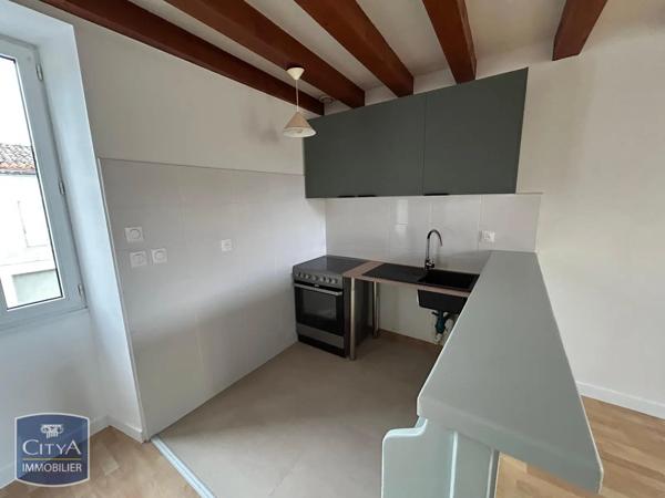 Maison à louer 2 pièces 48.85m² Angoulême (16000)