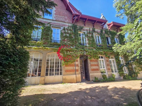 Appartement meublé haut de gamme type 4 de 145 m² avec parking et jardin