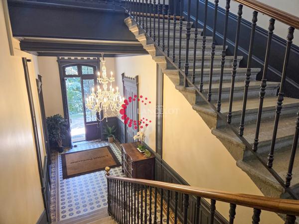 Appartement meublé haut de gamme type 4 de 145 m² avec parking et jardin
