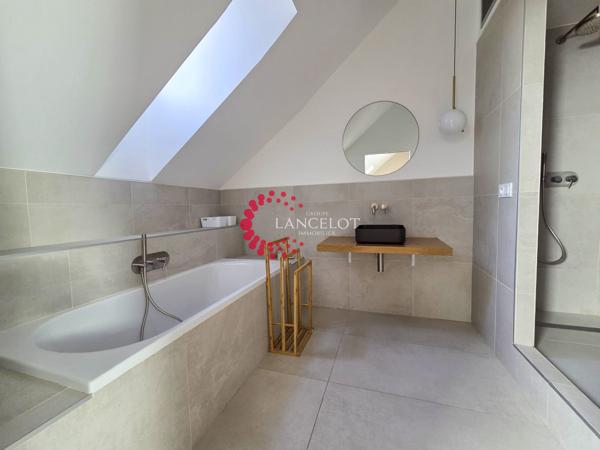 Appartement meublé haut de gamme type 4 de 145 m² avec parking et jardin