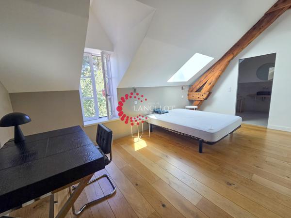 Appartement meublé haut de gamme type 4 de 145 m² avec parking et jardin