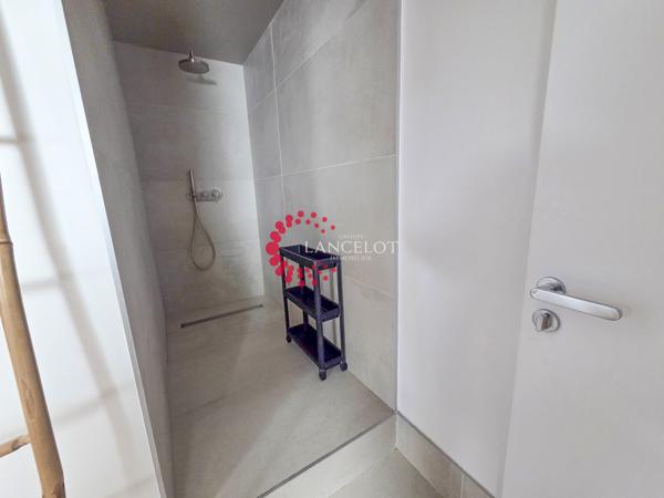 Appartement meublé haut de gamme type 4 de 145 m² avec parking et jardin