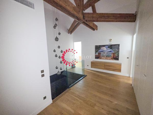 Appartement meublé haut de gamme type 4 de 145 m² avec parking et jardin