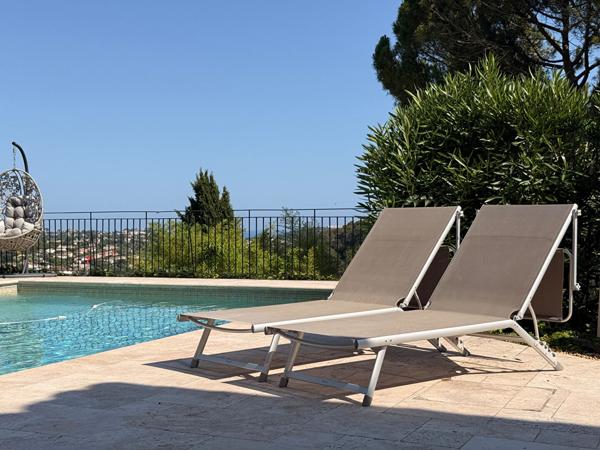 Propriété d'exception avec vue mer, piscine et terrain constructible