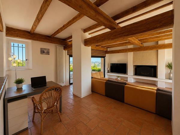 Propriété d'exception avec vue mer, piscine et terrain constructible