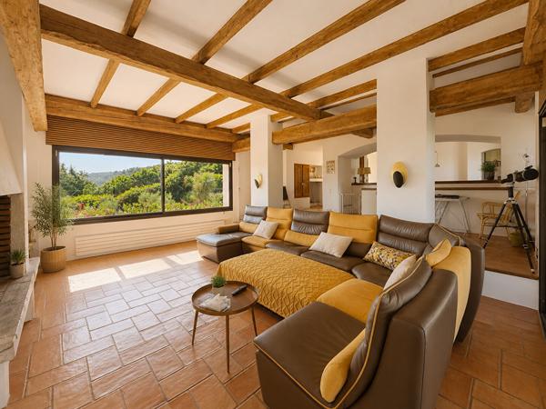 Propriété d'exception avec vue mer, piscine et terrain constructible